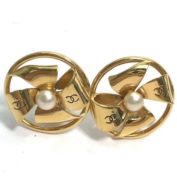 CHANEL CC Logos Pearl Round Ribbon Clip-On Earrings Gold Tone Auth - Picture 1 of 16